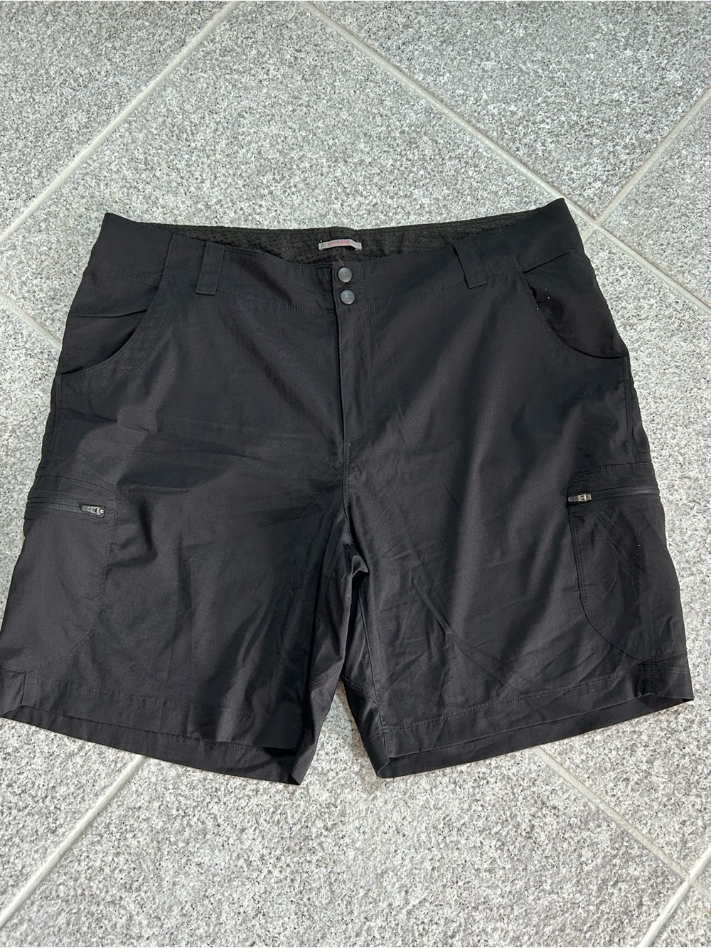L.L.Bean Shorts Womens 16 Black Nylon Spandex Hiking Cargo Zip Pockets EUC